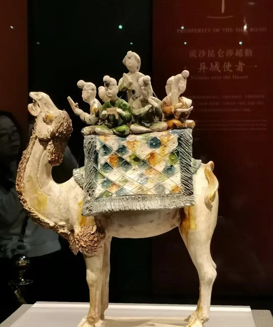 为了迅速收复长安，唐肃宗李亨向曾依附于唐朝的北方强权回纥求援，许下重诺：“克城之