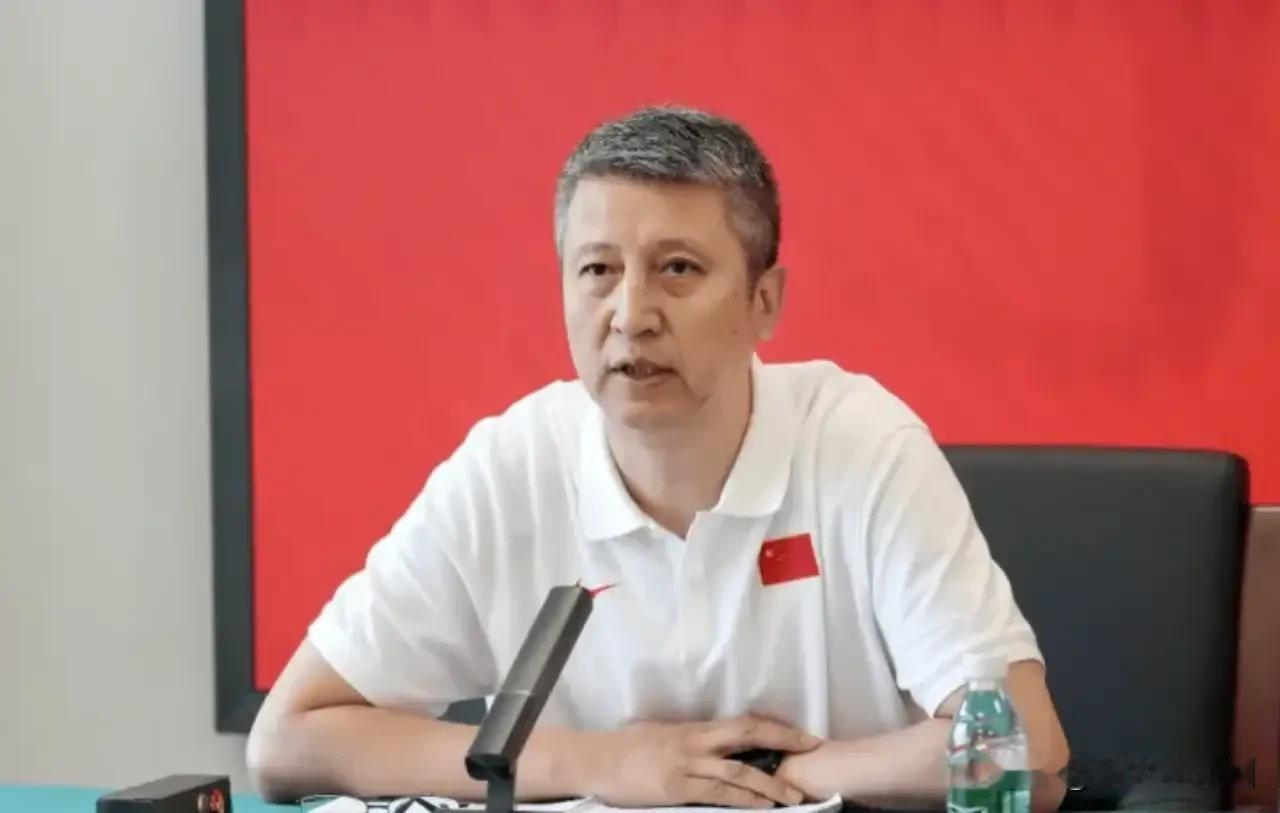 中国男篮十二人大名单，有三大惊喜！一、庞峥麟入选庞峥麟能挤掉赵维伦，程帅澎