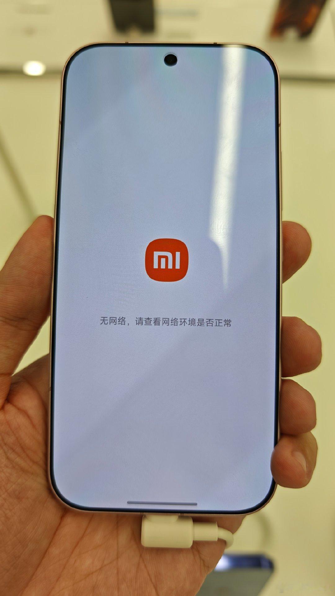 #小米18Pro系列#不开防窥模式屏都看着瞎眼，但屏幕黑边是这个月各家旗舰新机的统一水准，比#华为M