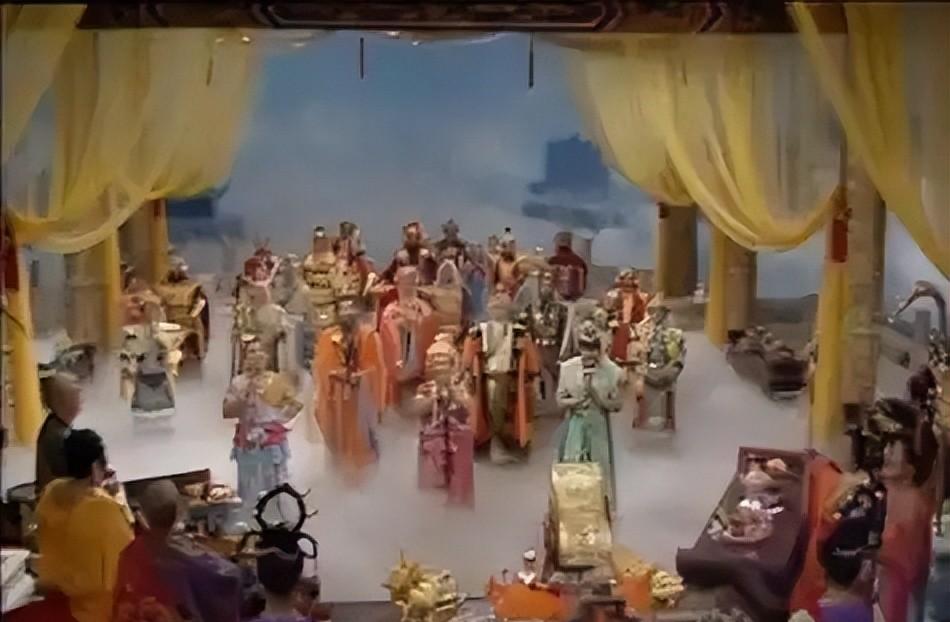 玉帝宣如来救驾，这背后藏着官场大忌。孙悟空打到通明殿，玉帝为啥不叫三清出手，