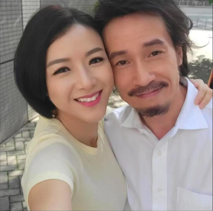 陈豪，你醒醒啊！ 不是富豪却非要过着富豪的生活。住着价值过千万的房子，每个月
