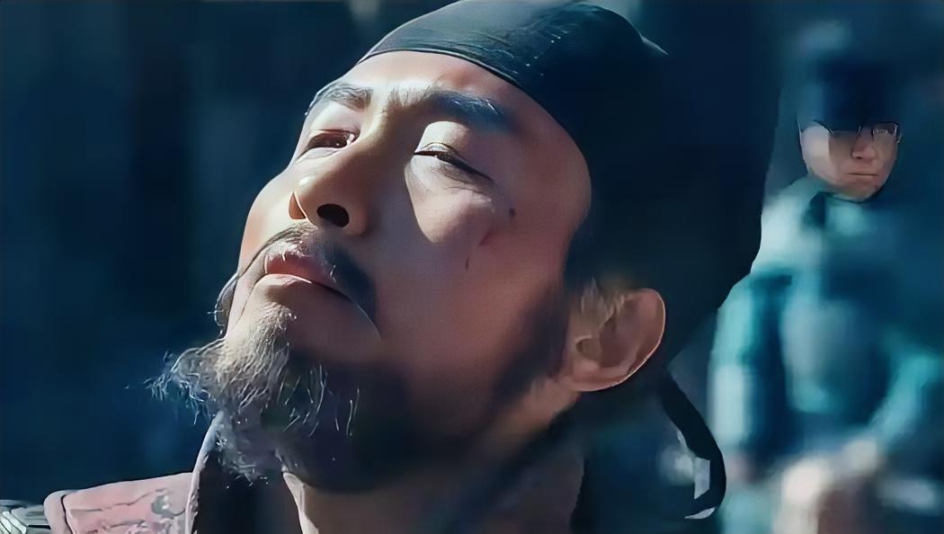 泾州节度使张彦泽看上了幕僚张式的妻子刘氏，后来，张彦泽下令豁开张式的嘴巴，割取其