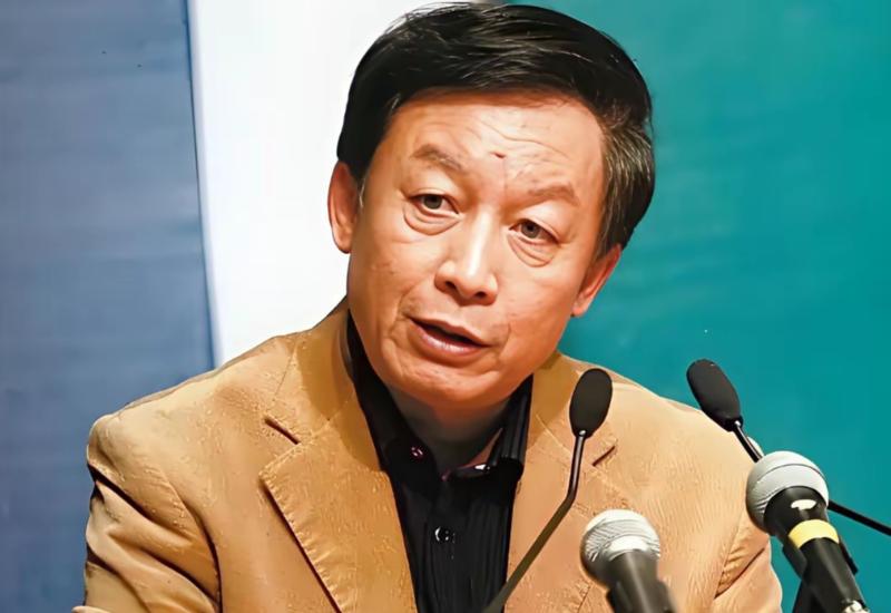 2019年，易中天一句“乾隆是王八蛋”，竟被爱新觉罗后裔告上法庭，要求公开道歉，