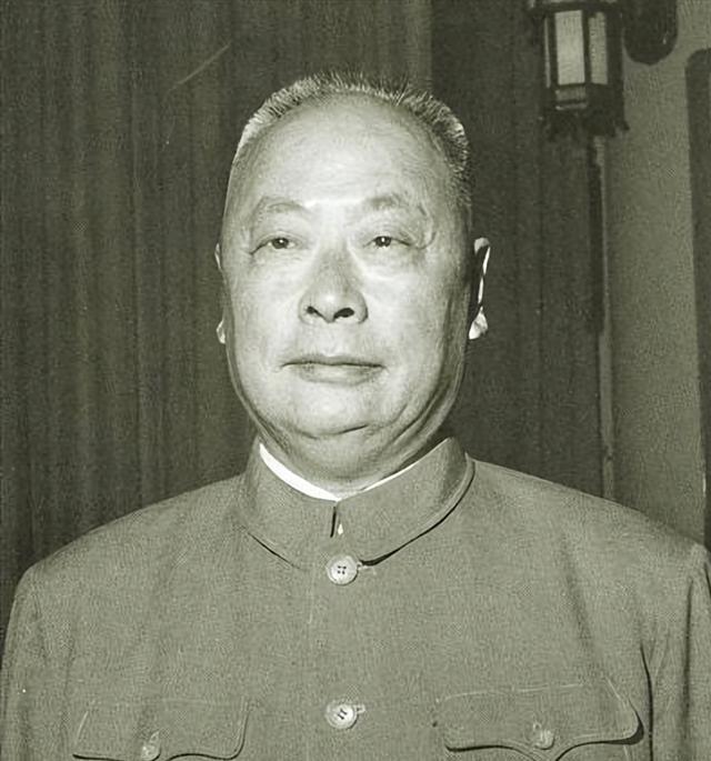 1955年，最初拟定11位元帅，会上却定下9人，周总理一通打来的电话，保住了十