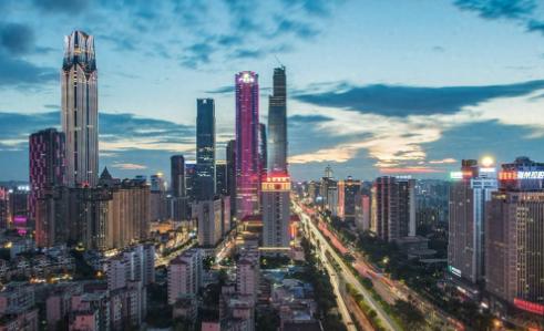 手握100万，继续存银行还是买房？内行人说出大实话：选错了，可能要倒亏一大半！很