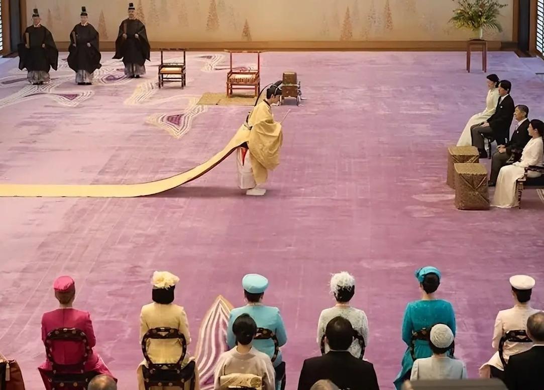 悠仁极少出现在人们的视线范围内，是能力不足，还是智商存疑？日本王室缺少男性继承
