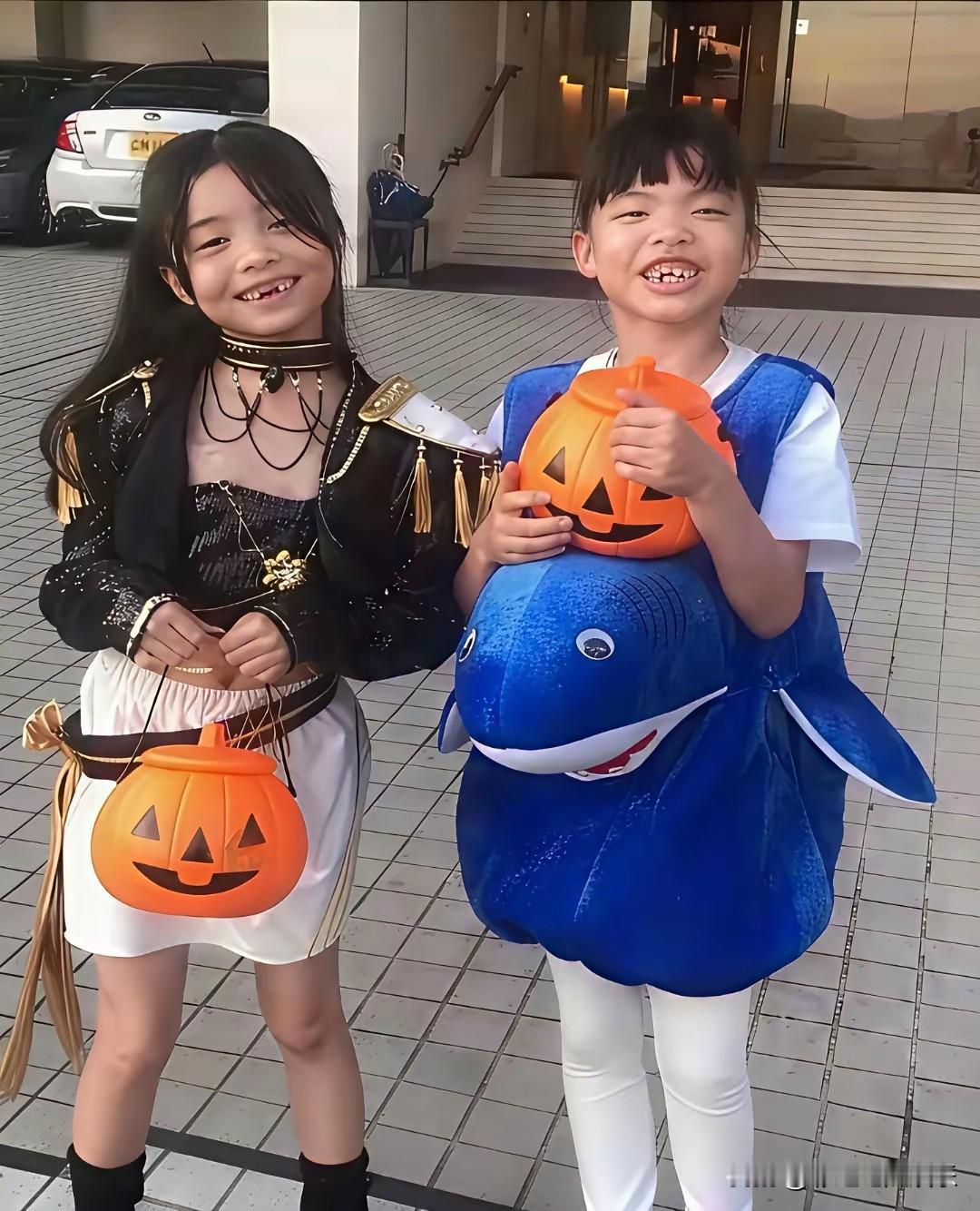 这居然是熊黛林的双胞胎女儿，也暴露了熊黛林整容的事实，她原生脸是方脸，五官也不精