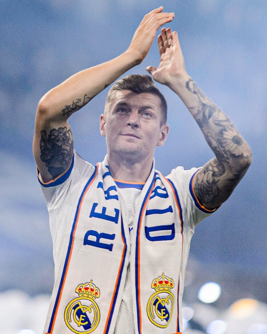 皇家马德里正在考虑让托尼·克罗斯以管理/层级领域的身份重返俱乐部。这是一种在内部