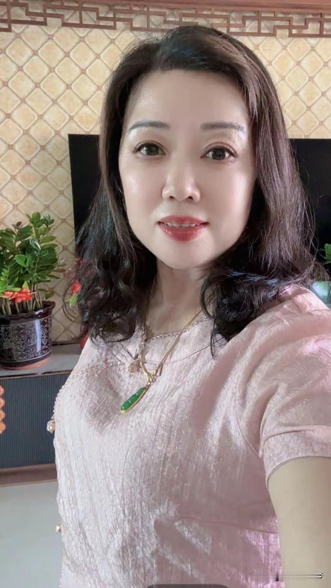 阅读《红楼梦》时，我发觉邢夫人与王夫人这对妯娌，表面上一副人畜无害的模样，实则暗