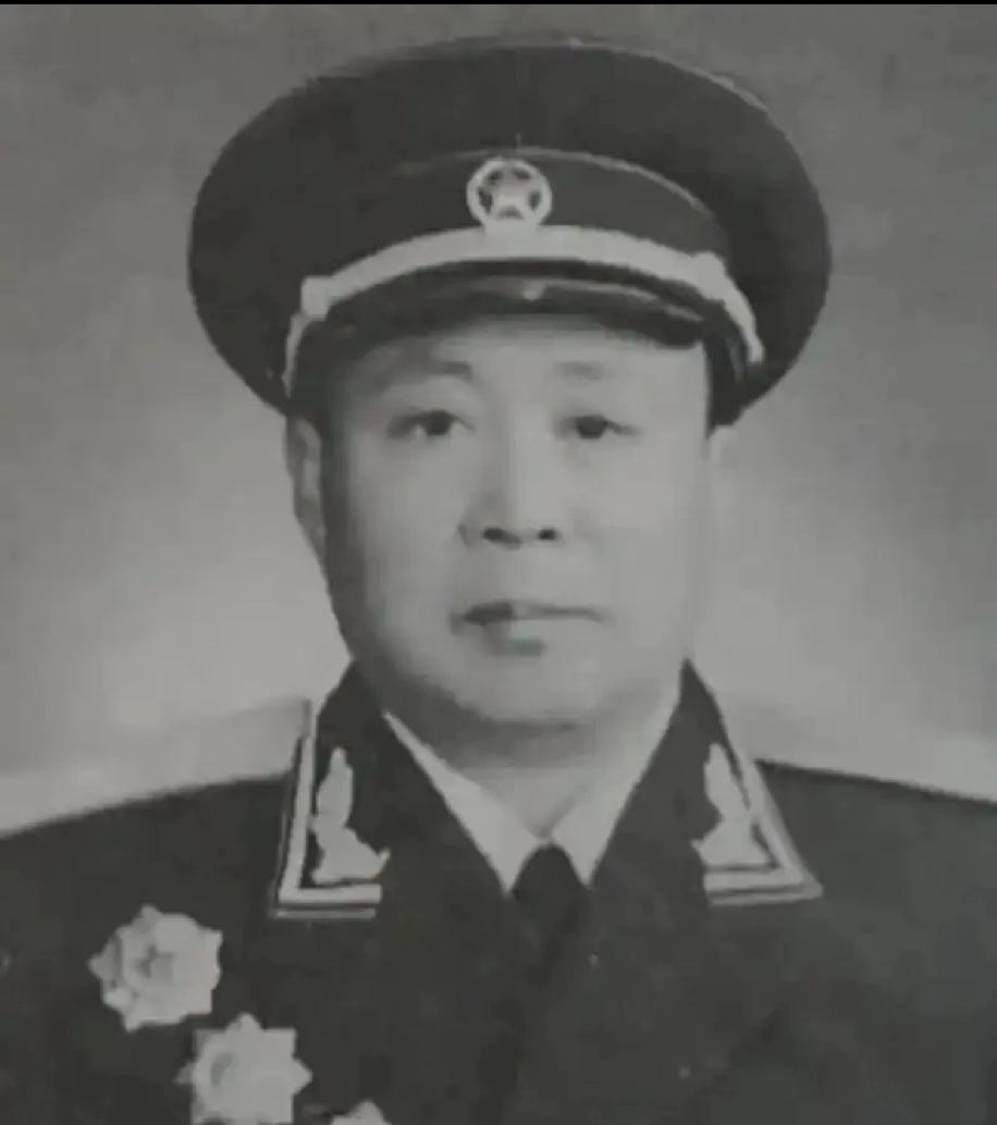 罗厚福三个一级勋章唯一大校罗厚福1955年授衔为大校（1961年晋升