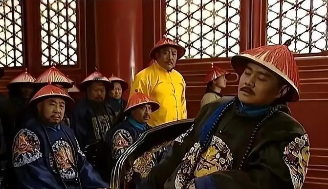 公元1722年，康熙病重，临终之际下诏让一个男人殉葬，四阿哥胤禛一看名字慌了，虽