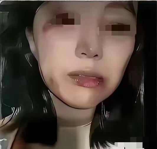 江西那位买鱼的女顾客，这次算是踢到铁板了！人家卖鱼大哥天天挥刀剁鱼，手都磨出老茧