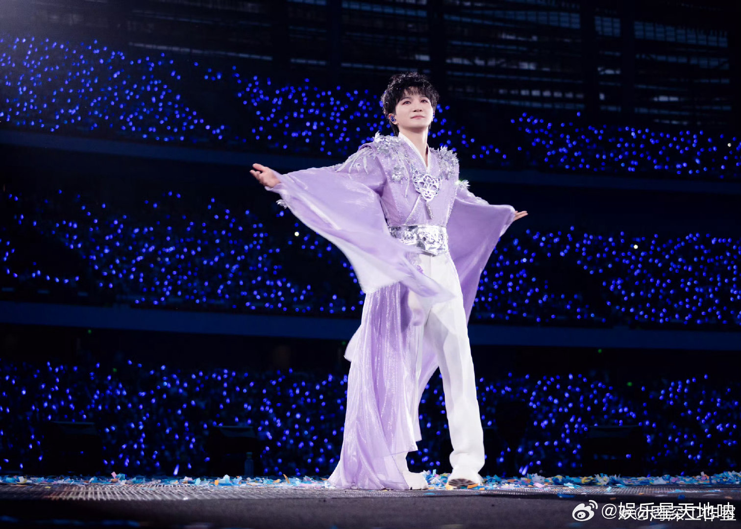 周深演唱会合唱牧羊曲周深穿高定做清油的生气 周深演唱会《牧羊曲》合唱环节直接封神