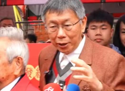 柯文哲谈郑丽文撞钟抖动，这话里藏着小心思！今天上午柯文哲在苗栗走春，被记者问到