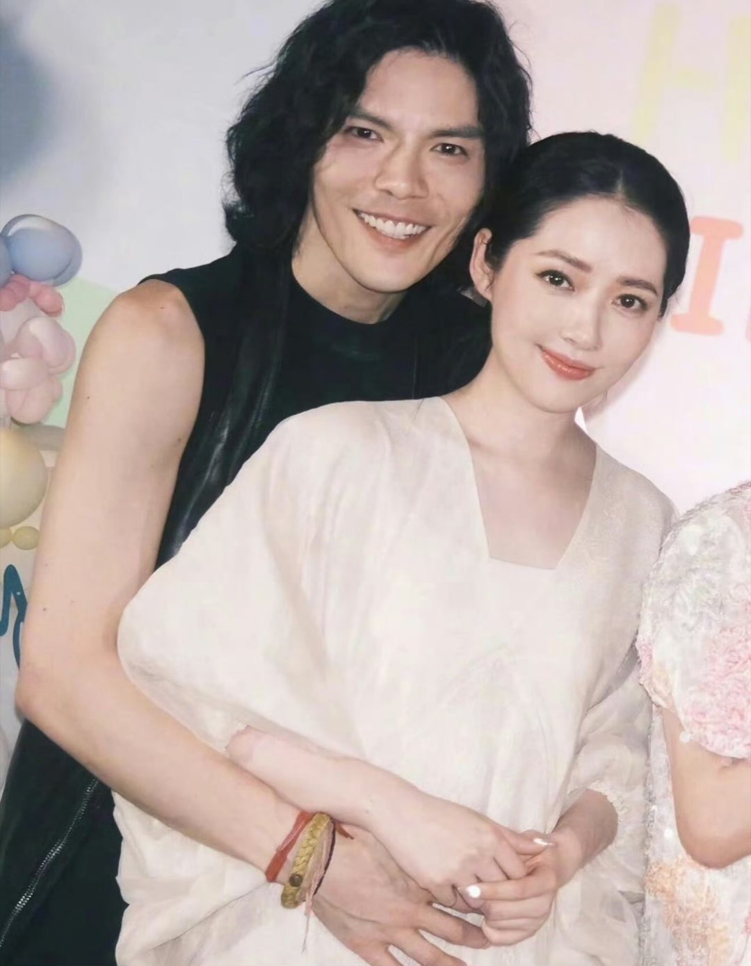 向佐为热度和钱哄郭碧婷上综艺向佐专访一番发言，直接打破不少人心中豪门夫妻的浪漫滤