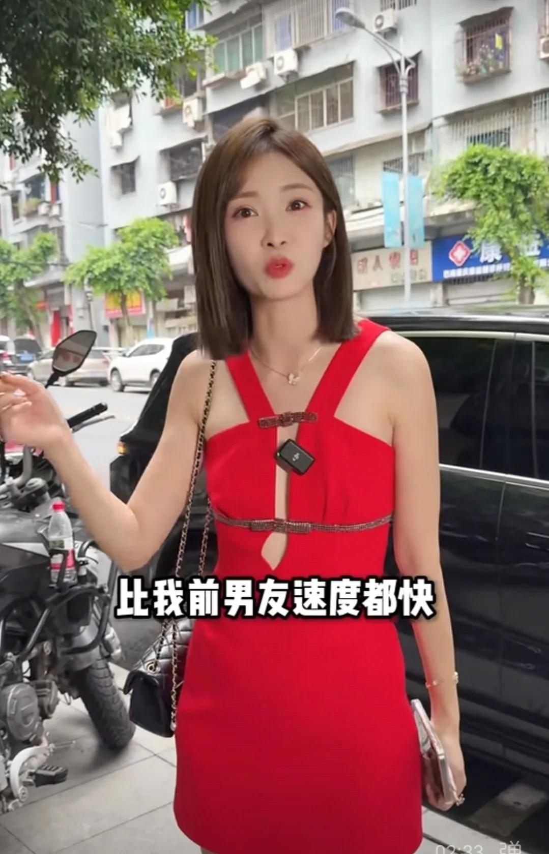 感觉凉凉辜负了这件连衣裙。