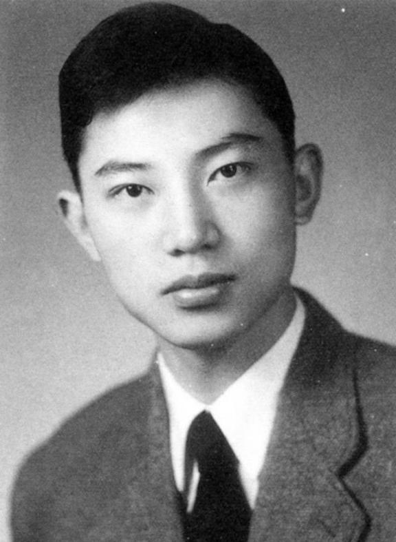 1966年，傅雷夫妇双双自缢，为避免影响邻居休息他们甚至在地上铺设了棉被。他们留