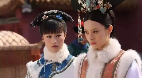 2010年，《甄嬛传》拍摄过程中，有一天郑晓龙对镜头前的蓝盈莹喊道：“那个叫浣碧