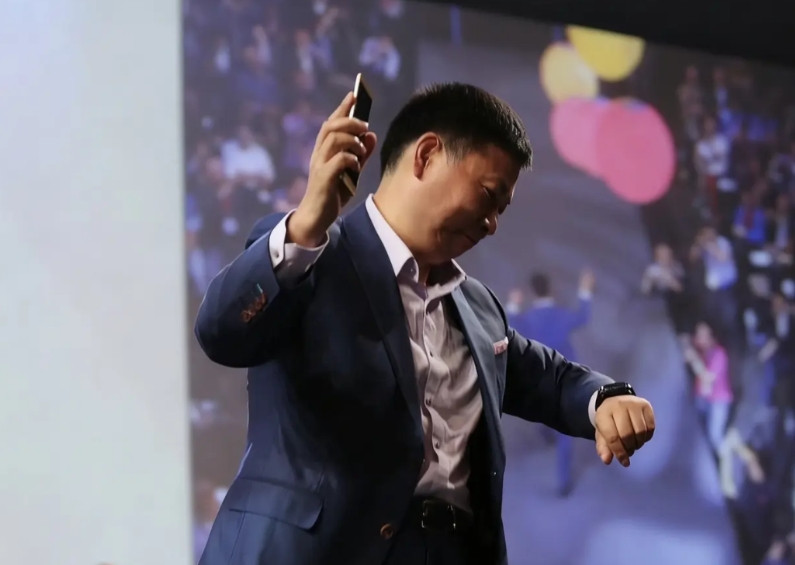 为啥余承东的含金量在越来越提升？虽然很多人觉得余总不谦虚，但大家都知道他敢讲大话