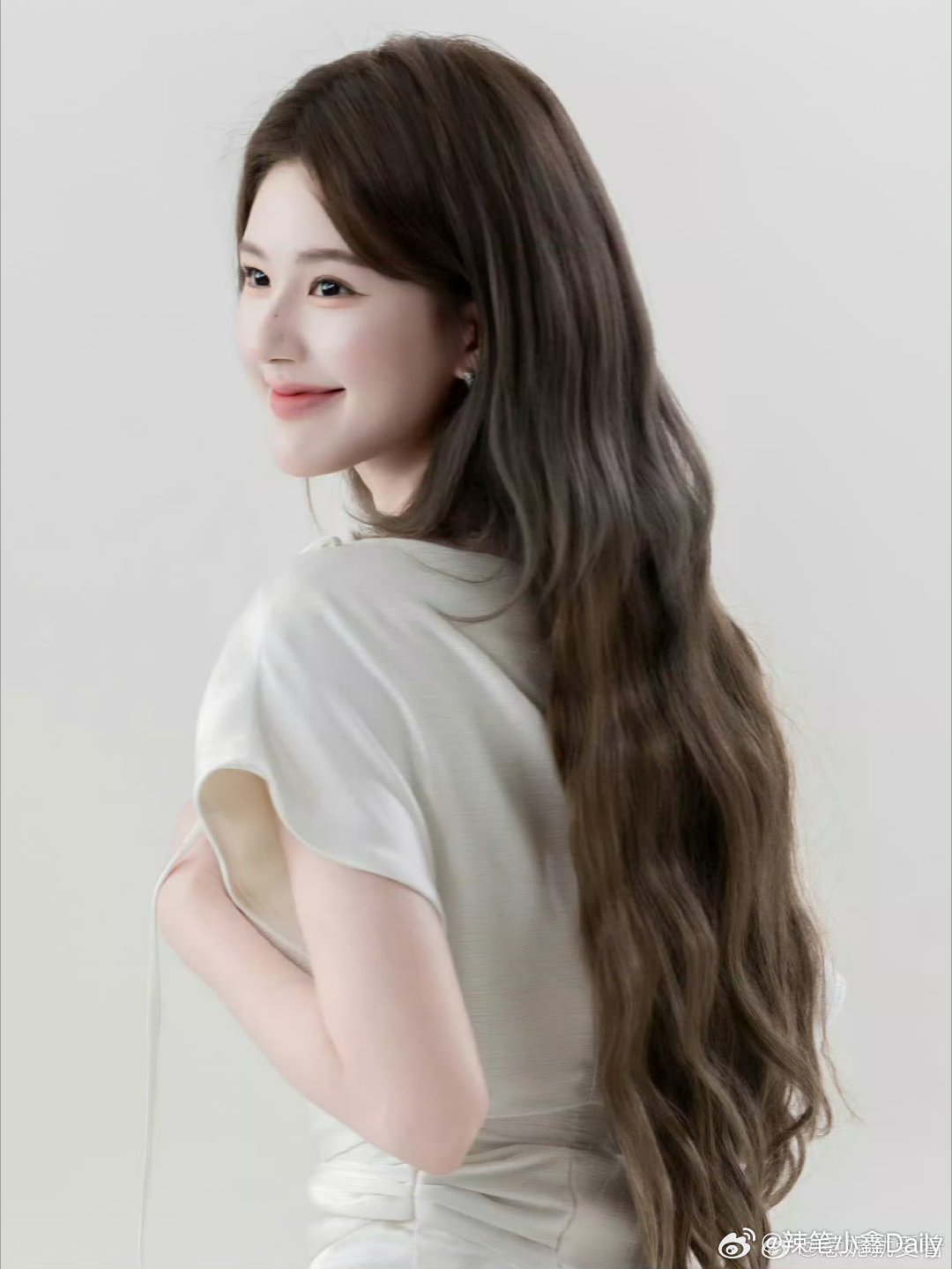 恭喜赵露思第57条百万ins达成，小肉肉又这样轻轻松松的🔥出国外！