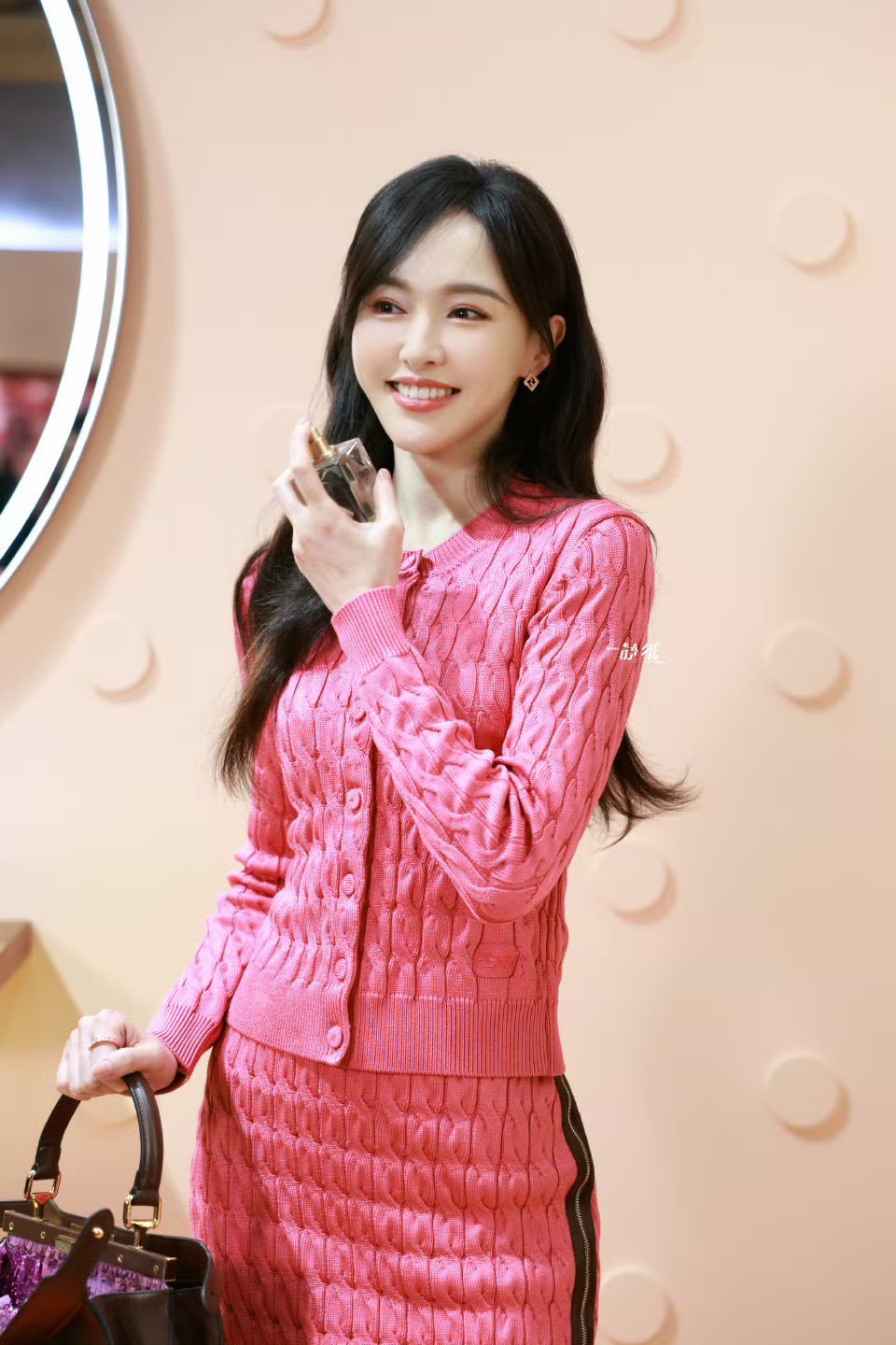 论唐嫣和粉色的适配度看得出她是公主