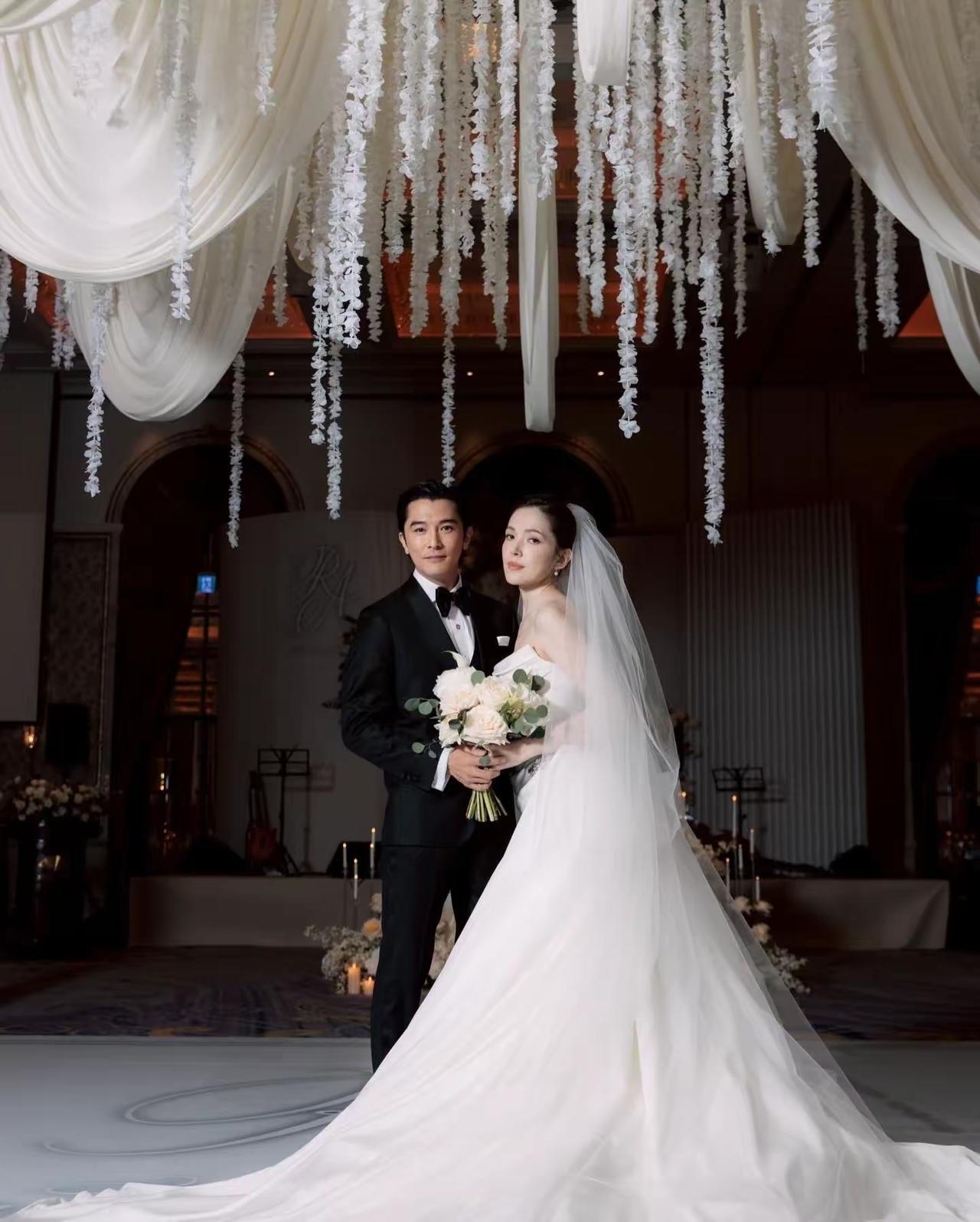 许玮甯真是个……老实人[无奈吐舌]。老师问全班，谁是单亲，只有她老老实实举手🙋‍♀