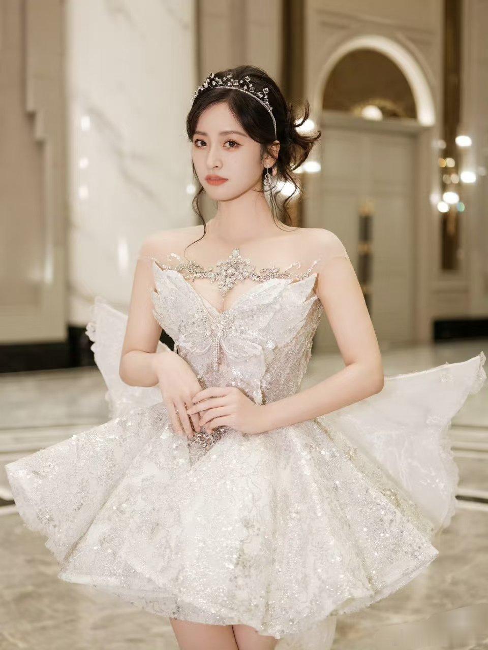 沈月！！身材这么好！！美女以后能不能多穿礼服裙子，真的跟之前造型好不一样啊​​