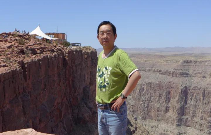 李应志（1970年-2026年4月8日），男，重庆铜梁县人，毕业于重庆大学机一系