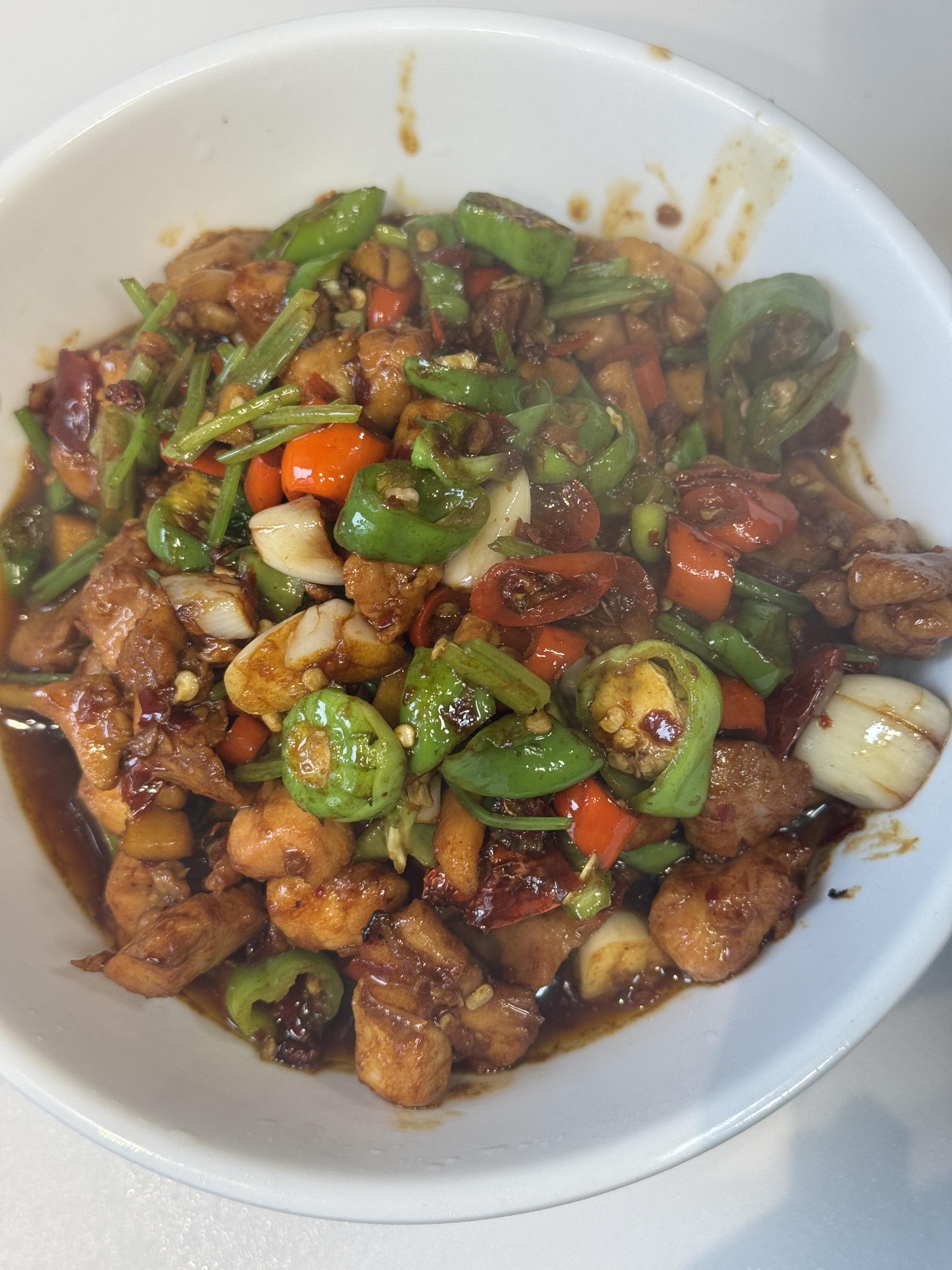 香辣小炒鸡腿肉✨入味够味，锅气十足巨下饭这道香辣小炒鸡腿肉，真的百吃不厌！每一