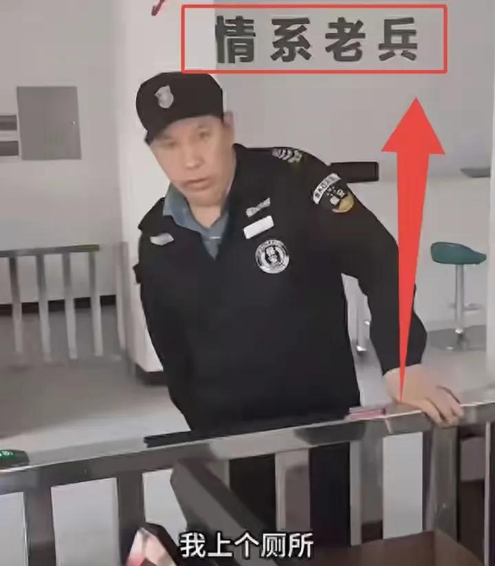 长沙一对保安，因“一泡尿”冲上热搜，把“底层互害”演绎到极致长沙两位保安最近因