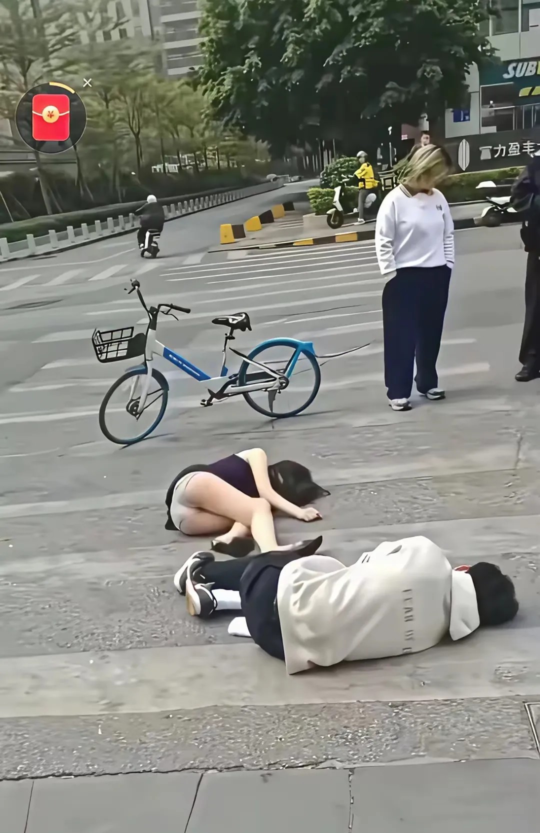 这起交通事故，你觉得是谁的错？现在的一些交通事故中，结果并不严重，但双方都会选