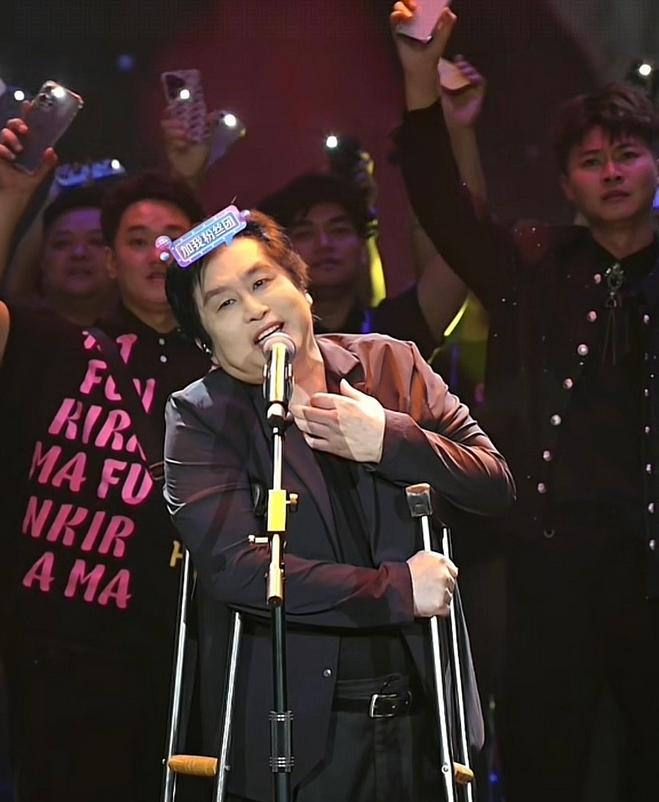 郑智化再也不敢和网红打交道了,这次是广东一个叫许华升过生日。他在广西贺州办