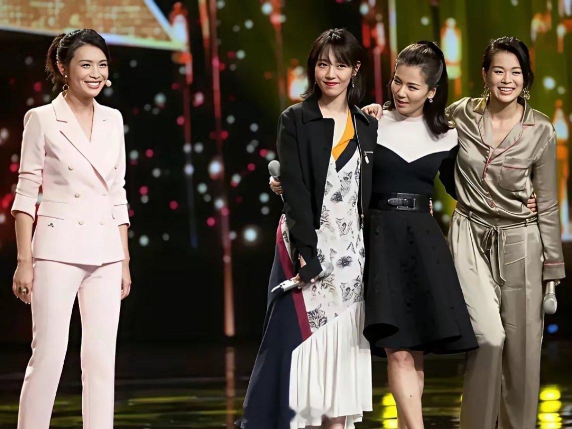 要说美貌，刘涛绝对是大气的存在，然后就是旁边的胡杏儿，非常的有灵气。