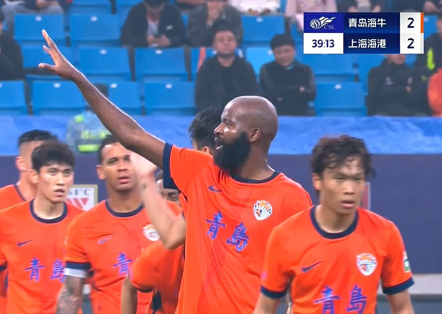 兰克尔-泽真可以,点球没了,抽射补上,2比2!一支争冠队,一支保级队,这比赛够精