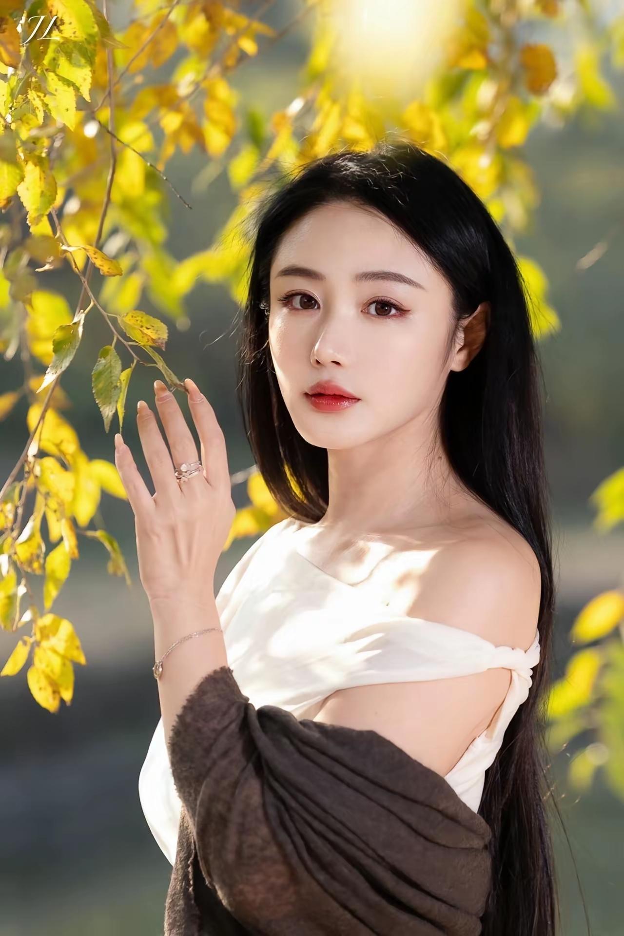 心若在，断了联系又何妨。心若不在，寸步不离又怎样。抓不住的东西，能伸手都是多余的