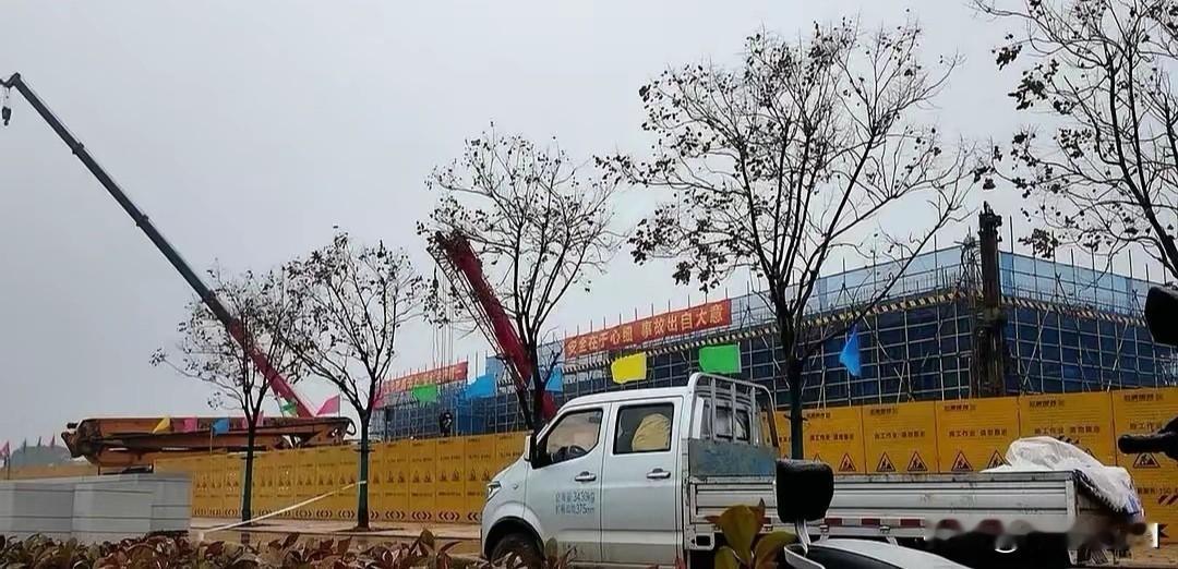 华中师大敲定外迁盘龙城华中师大确定搬离市中心。华中师范大学盘龙城校区已奠