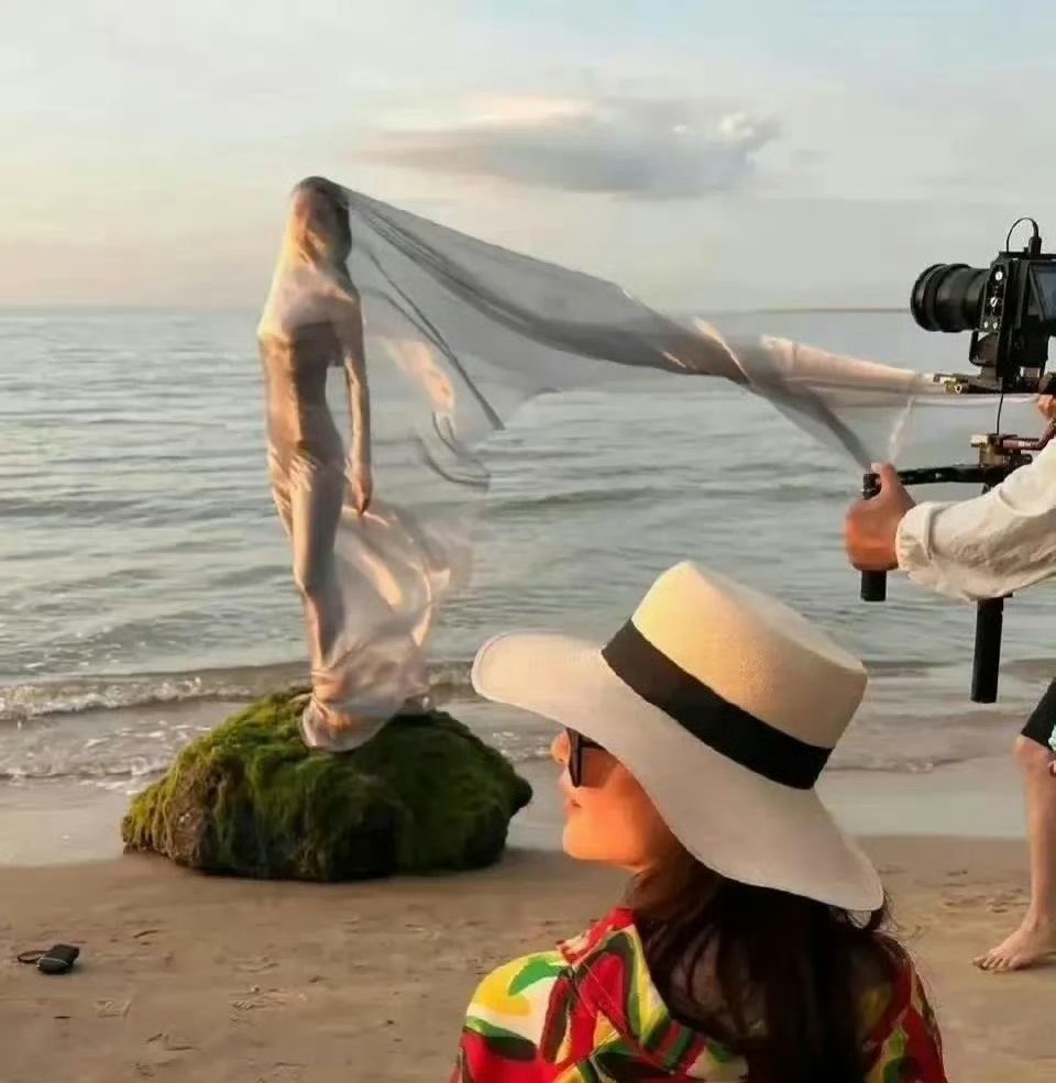 舒淇的肚子比平板都平，这身材绝了