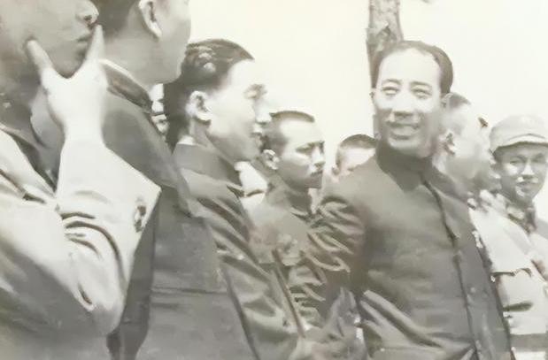 1946年，戴笠死后，老蒋亲自下令财政部会同调查局清查戴笠遗产，结果第一天清查，