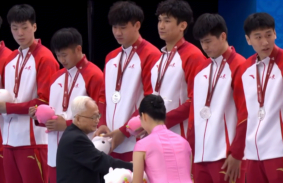 陈家政收获一枚宝贵的银牌！家政好像耐高、三大球运动会和全运会U22都是拿的亚军，