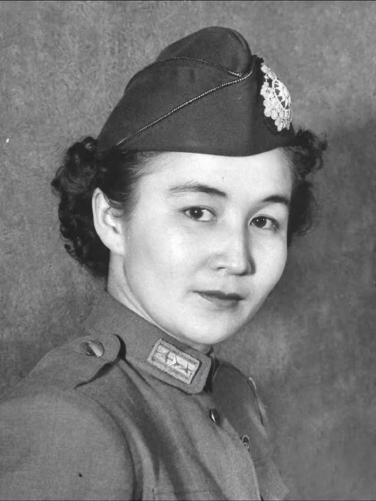 视频中的国军女军官名叫阿里亚尼·李，中俄混血，唯一的女上校，亦是国军第13军少将