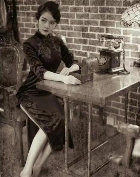 1918年，唐继尧让妻妾以打麻将的名义，将手下庾恩旸的妻子钱秀芳骗到家里。还没打