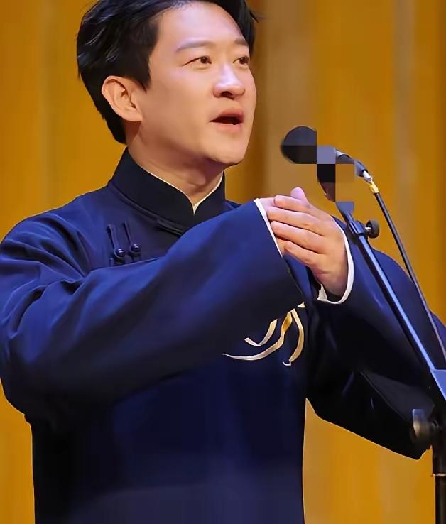 杨议直播放话：要给曹云金在相声界立杆旗，其实这面旗不用别人立杨议前几天在直播里