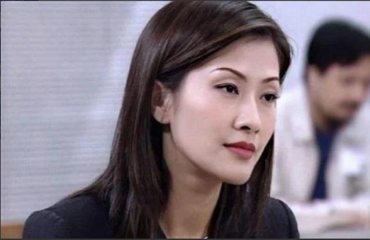 当年，陈慧珊为了抱紧梁锦松的大腿，不惜与相伴13年的丈夫离婚，就当她以为能嫁入豪