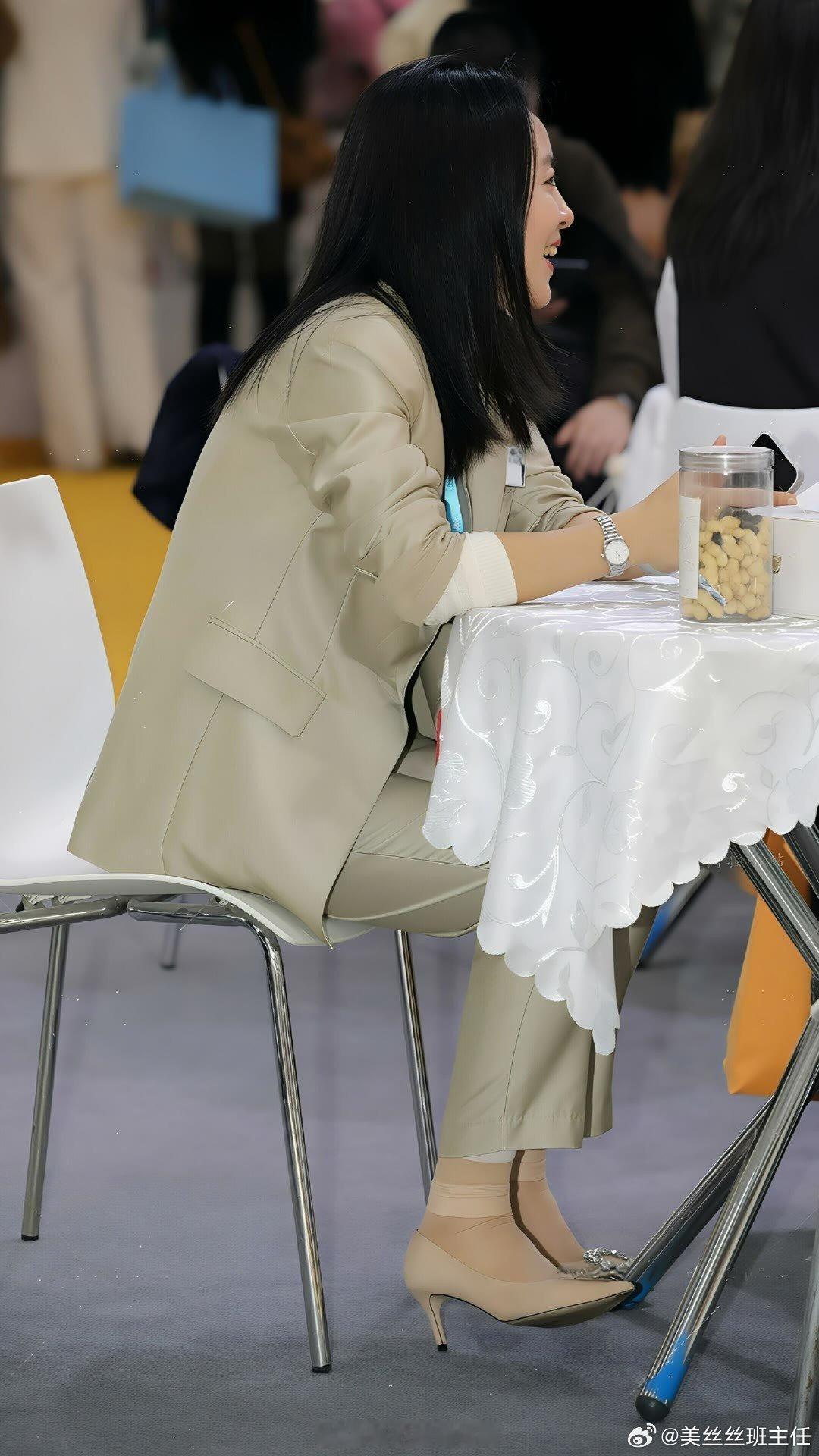 美女穿搭写真职场女性