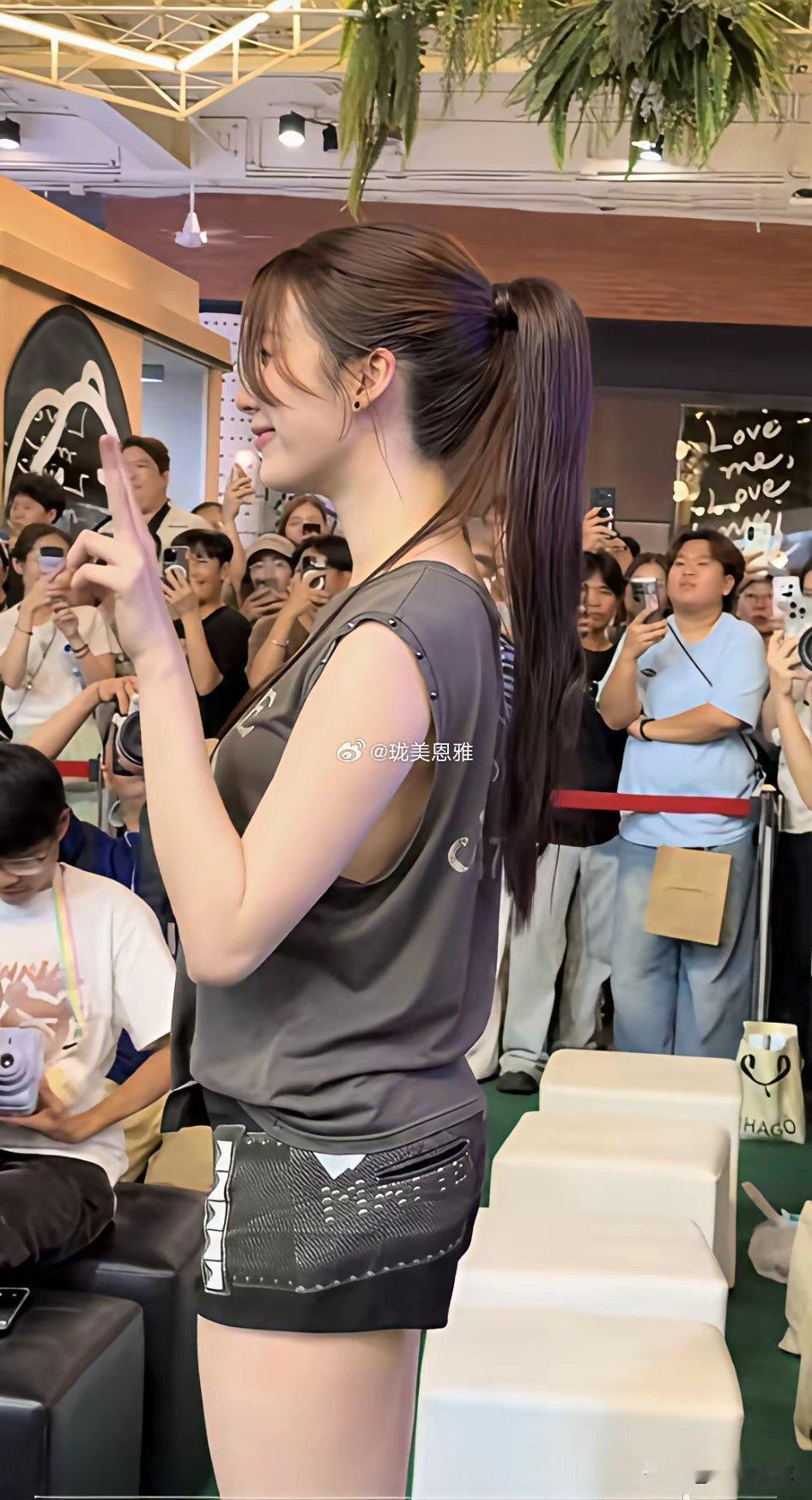看来这衣服感觉又要退货了！吊牌都舍不得拆