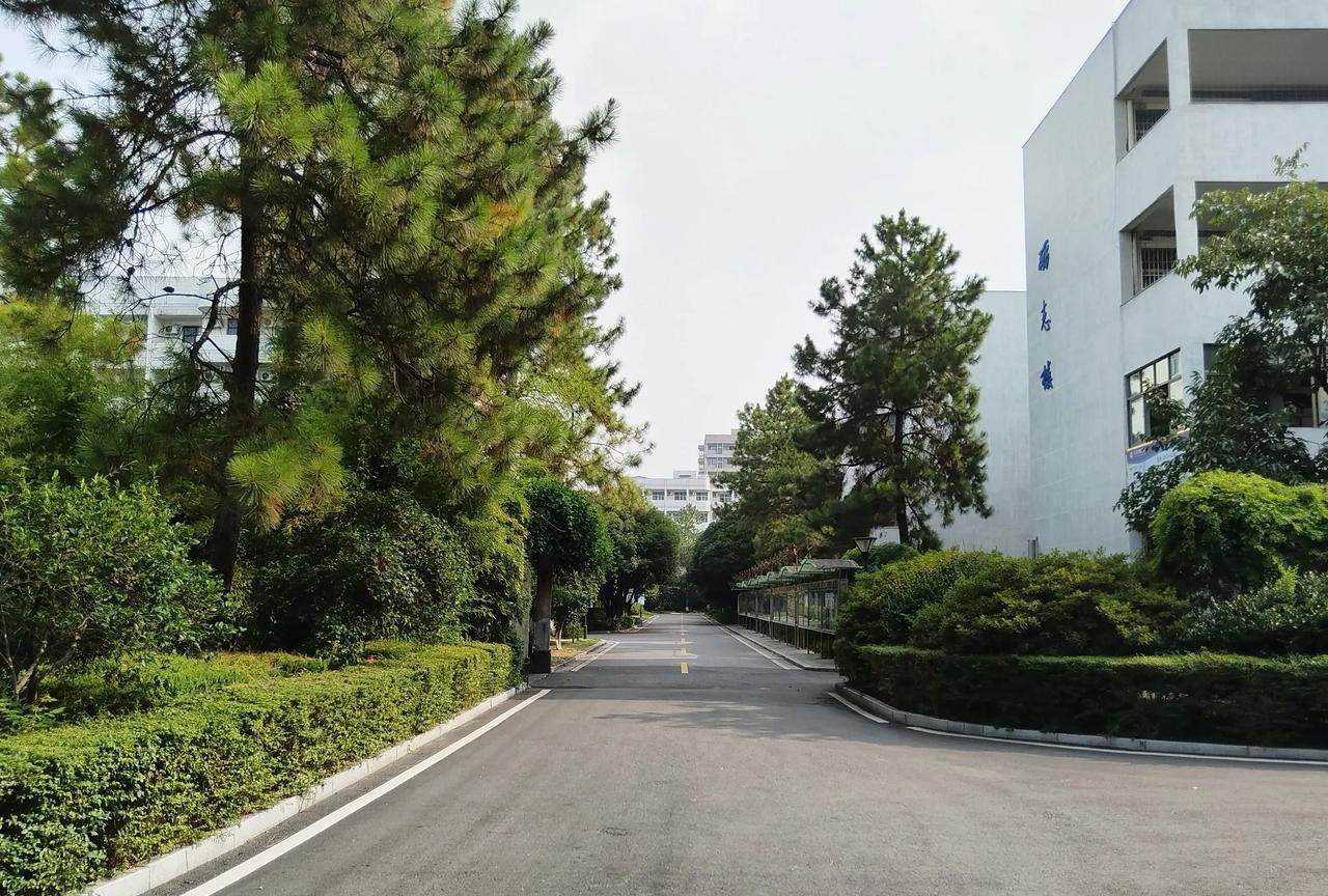 公费师范生这波热度，说出来你可能不信——浙江679分去读浙江师大，天津680分跑