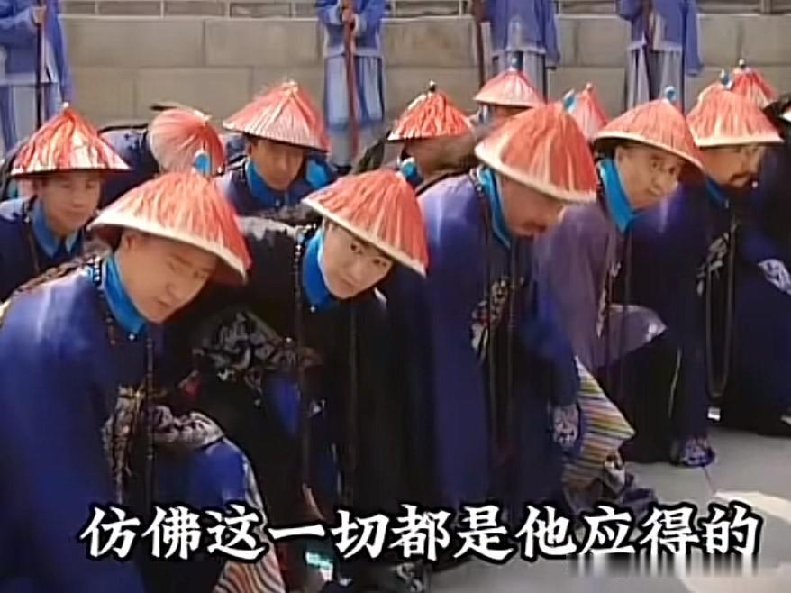 百官跪迎年羹尧，雍正脸上掠过一丝寒意。西北大捷，年羹尧班师回京。八爷胤禩故