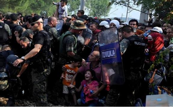 一个国家能愚蠢到什么程度？这里曾经是世界上最富裕、最安全的国家之一，人均GDP超