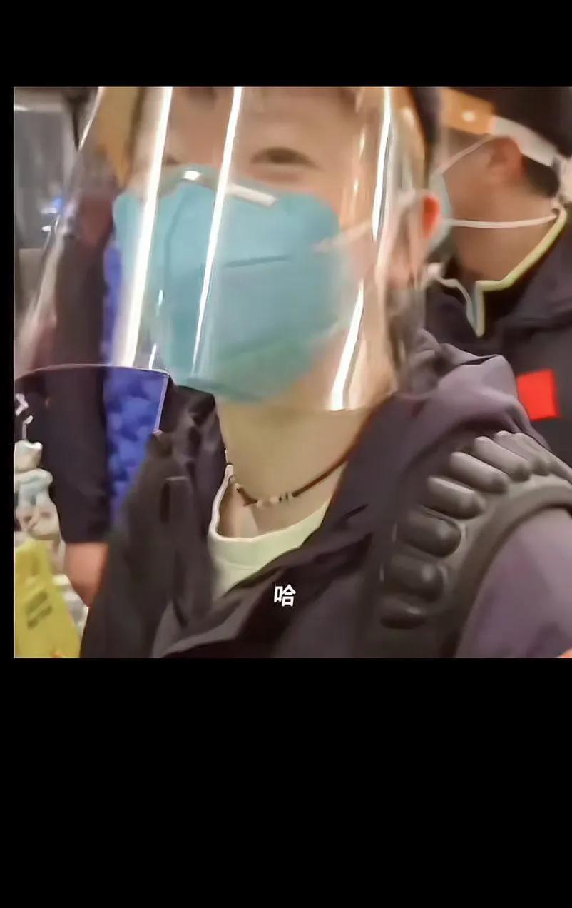 小莎是个报喜不报忧的孩子，好乖孩子们多不容易，她们哪个不是妈妈的宝呀新的多哈