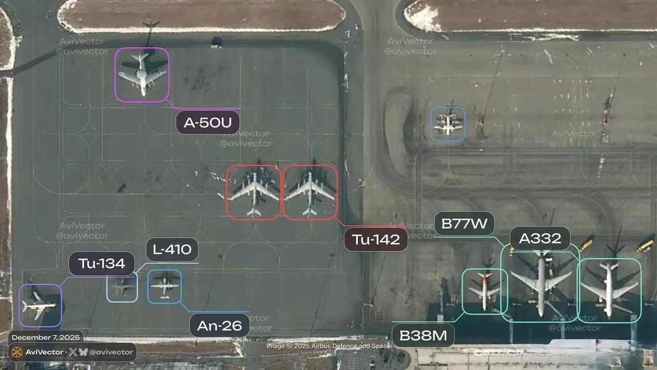 专家：🇷🇺海参崴机场12月7日02:08UTC的卫星图像​机场的军用区有